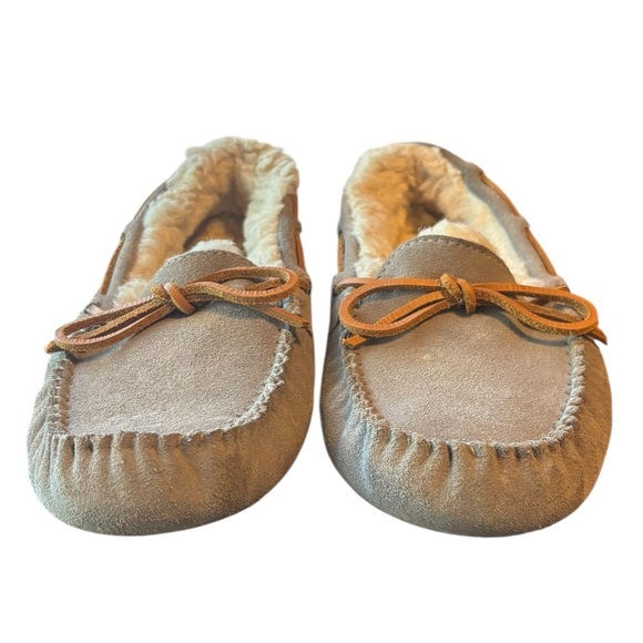 NWOB UGG Dakota Pewter Suede Fur Slippers Women's Size 10 - Excellent Condition - Picture 2 of 7
